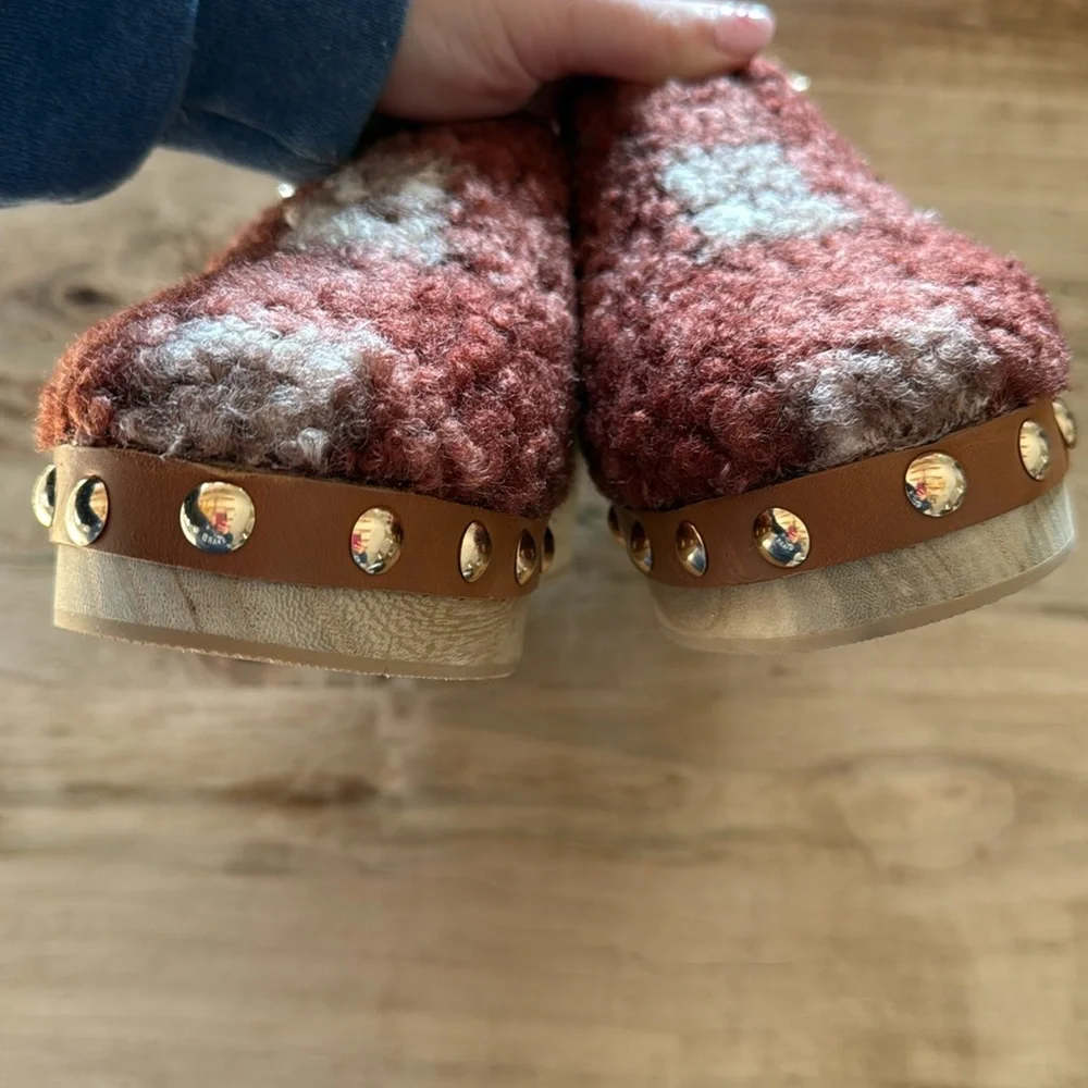 NEW Kelsi Dagger Brooklyn Warehouse Shearling garnet multi stud clog anthro 6.5 - Picture 11 of 13